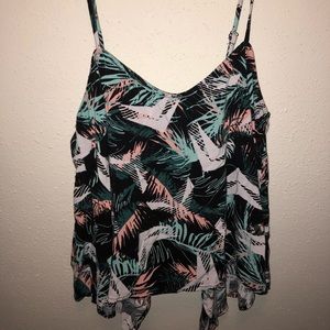 Flowy tank too shirt with back slit.